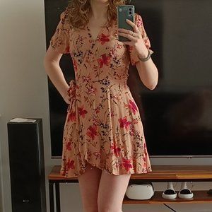 Peach & pink mini wrap dress with flower pattern (has pockets!)